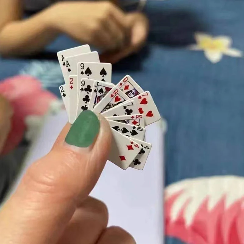 

Cute MINI Miniature Games Poker MINI Playing Cards 15X10MM Portable Home Decoration Small Party Poker Cards Games Random Color