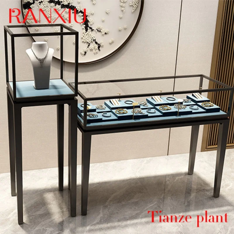 Рисунок 4 - Роскошный позолоченный шкаф для