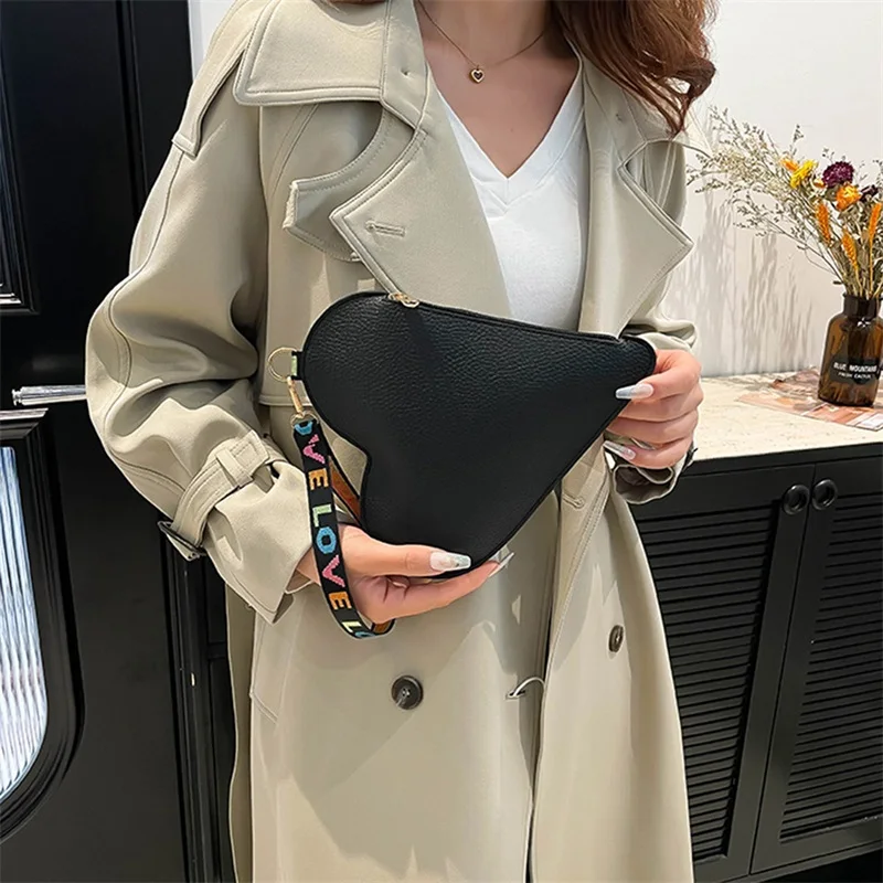 Women's Heart Shaped Coin Purse Cute Zipper Wallet Leather Change Purse Clutch with Wristlet