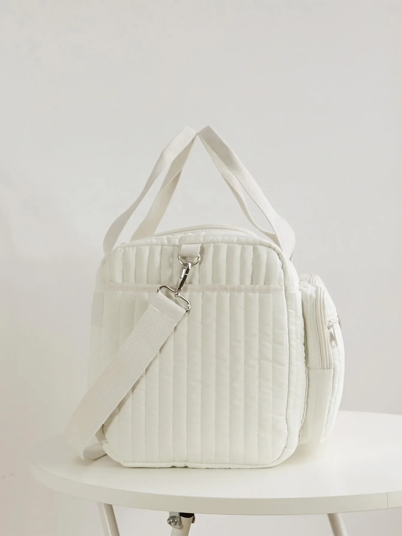 Bolsa de fraldas Quilted Tulip Mommy de grande capacidade com estampa de urso e alça de ombro versátil para cuidados com a mãe e o bebê._voghion.com