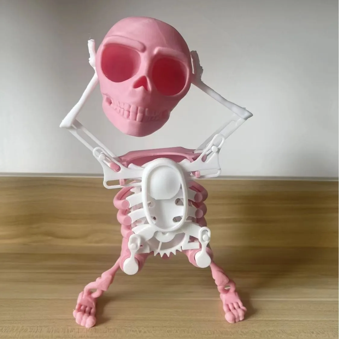 

1/4pcs 3D Printed Dancing Skeleton Robot Figures Toys Un Mini Skull Spooky Shaking Head Dancing Decorations For Kids Game Gifts