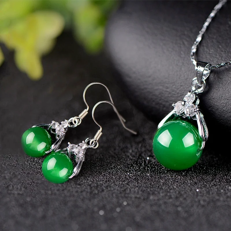 

Natural Green Chalcedony Hand-carved Drop Earrings Fashion Boutique Jewelry Women's Earrings And Necklaces Two-piece Set