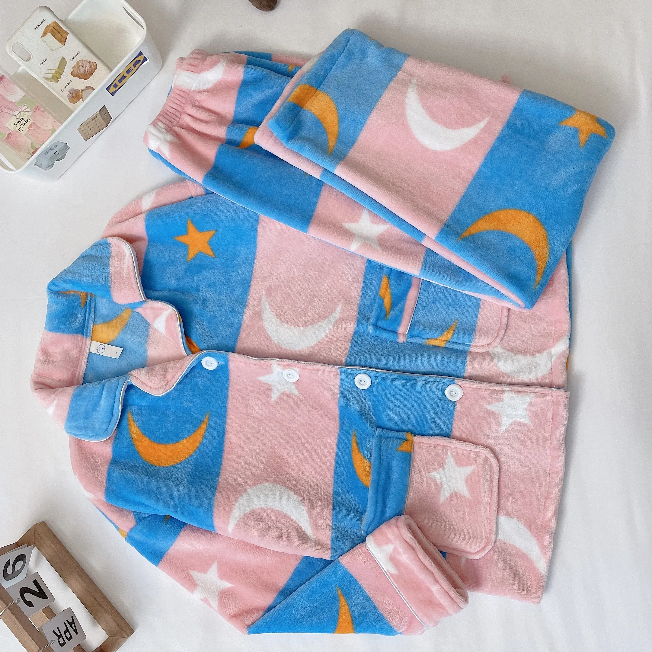 Evening dress flannel pajamas women's winter new cardigan button lapel print can be worn outside home wear coral velvet suit