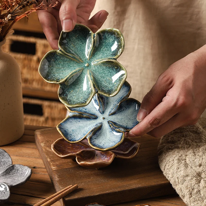 Ceramic Petal-shaped Plate Used for Seasoning and Sauces, Lightweight and Portable Suitable for Kitchen and Dining Room Use