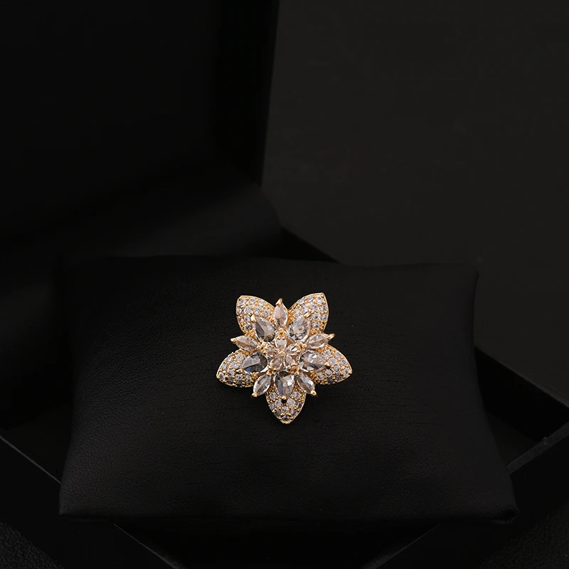 Original Design Exquisite Brooch Fixed Clothes Small Flower Pin Snowflake Shining Crystal Corsage Accessories Women Jewelry 6030