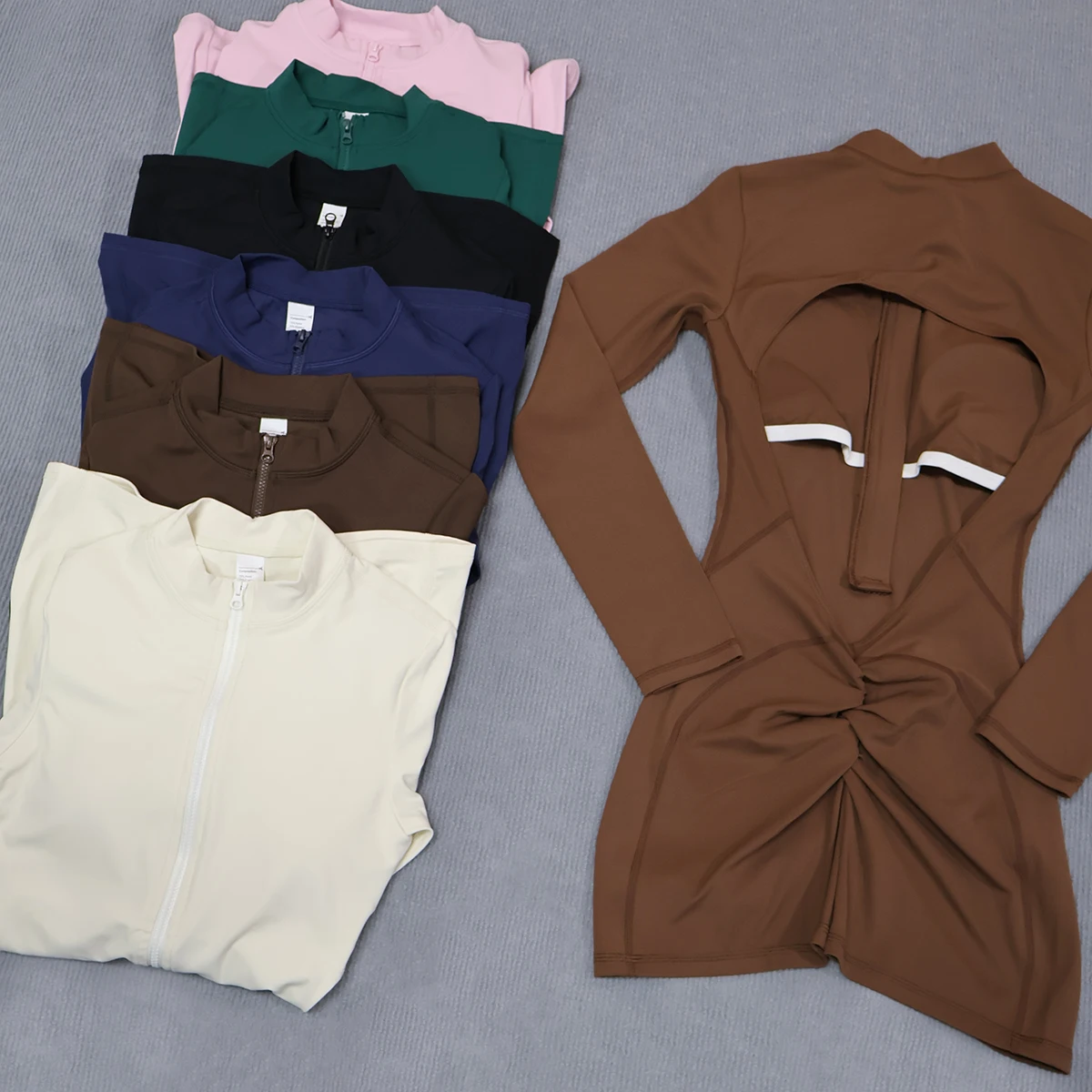 Damen Sommer Gym Jumpsuit mit halbem Reißverschluss und V-Rücken-Design – Atmungsaktive Outdoor-Activewear für Fitness und Po-Lifting Sportoutfit – Detail 26