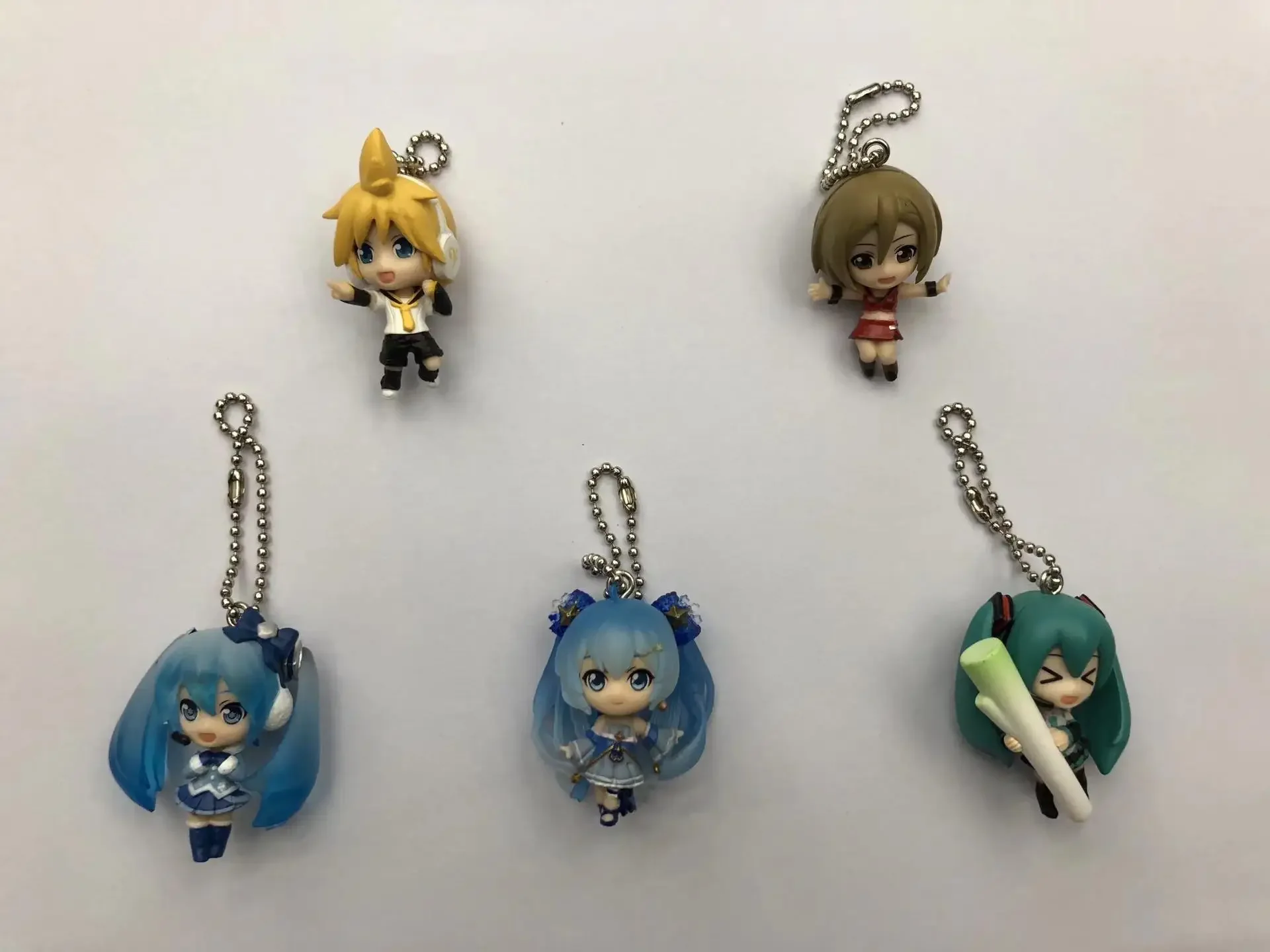 ミクのキーホルダー Amazon.co.jp: 初音ミク キーホルダー キーチェーン 鍵 かばん