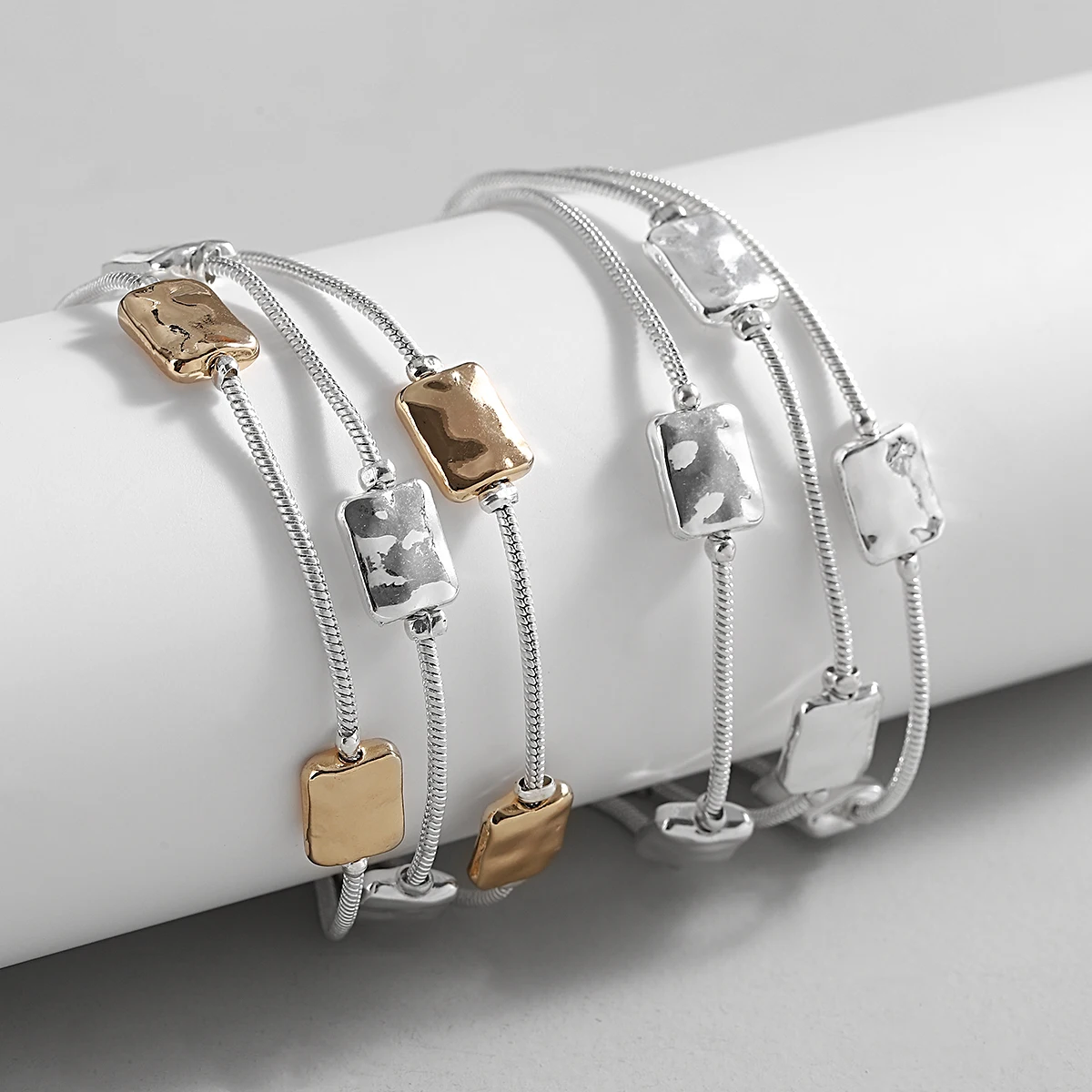 Amorcome Zweifarbige geometrische quadratische Perlen-Kettenarmbänder für Frauen, mehrschichtiger silberfarbener Link-Armreif, Charm-Schmuck – Detail 6