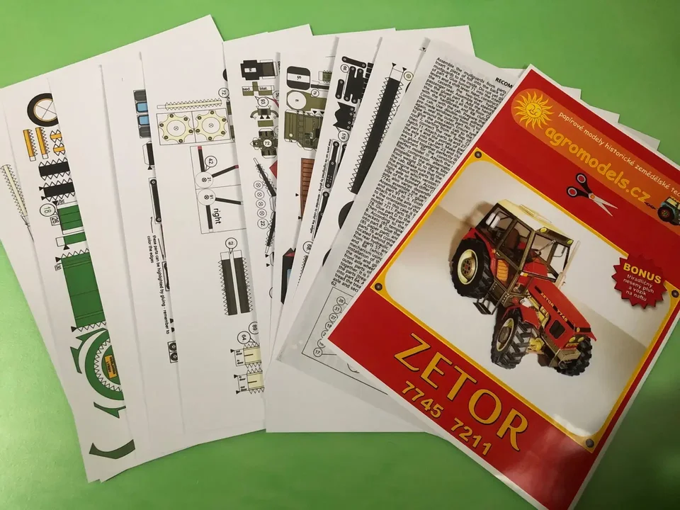 モア Czech/English Zetor 7745-7211 1:32 Tractor Origami Art 3D