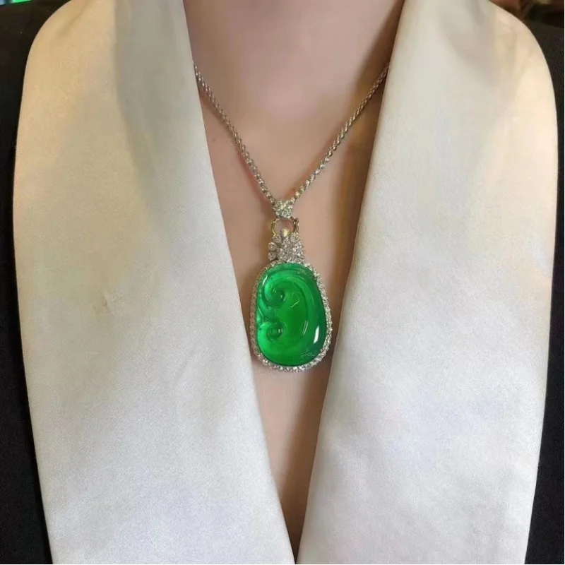 

Jade Ruyi Jade Pendant Manyang Green Natural 18K Gold Inlaid Genuine Necklace