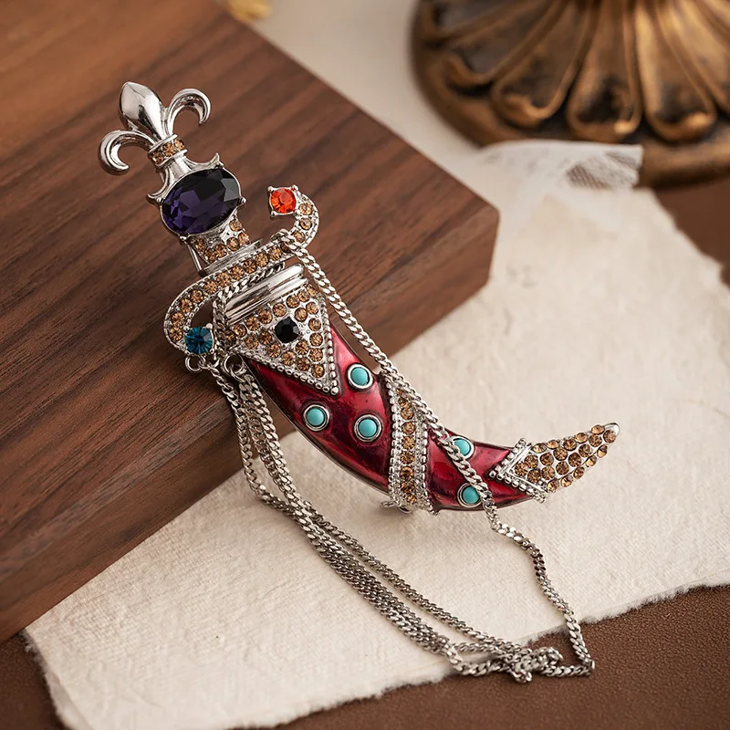 

Light luxury vintage court style scimitar dagger brooch for women