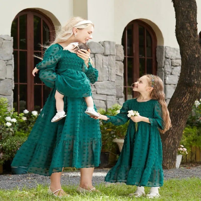 thumbnail image 2 of Vestidos de novia con diseño fruncido y mangas largas con lunares suizos verdes de PatPat para mamá y yo, 2 of 5