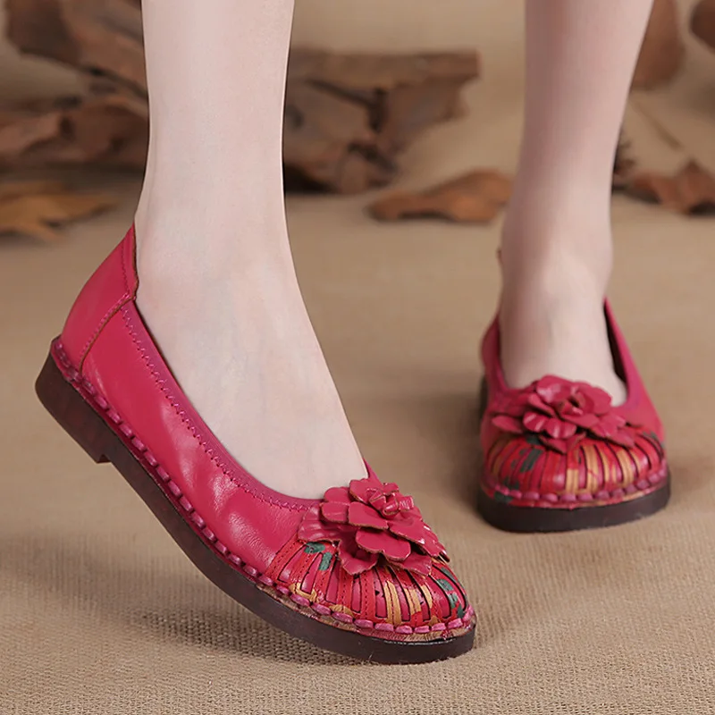 

Casual Flat Women Shoes Ethnic Style Flower Roud Toe Soft Sole Boat Shoes