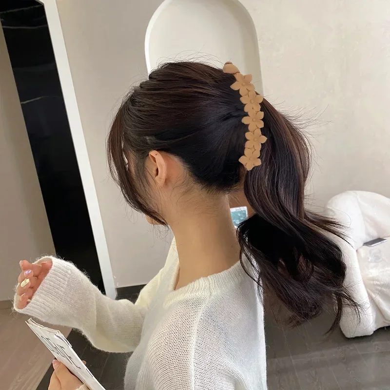 

Корейские Небольшие Цветочные Матовые заколки для волос, держатель для конского хвоста, банановые заколки, задняя головка, вертикальный Витой Зажим, аксессуары для укладки волос