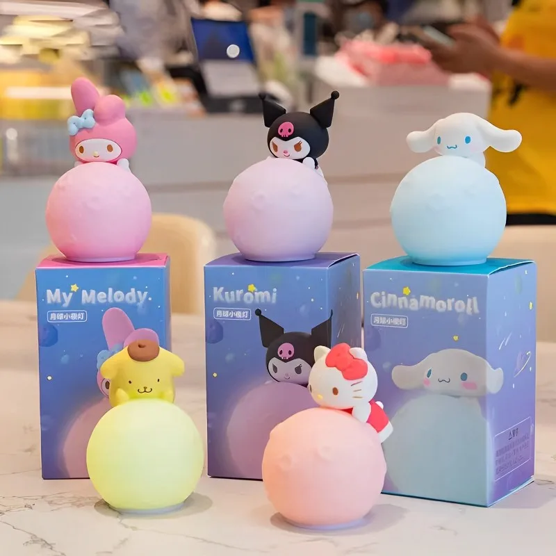 

Sanrio Kawaii Night Light Cinnamoroll Mymelody Kuromi Hellokitty Pompom Purin Moon Series Figure Model Desk Blind Box Toys