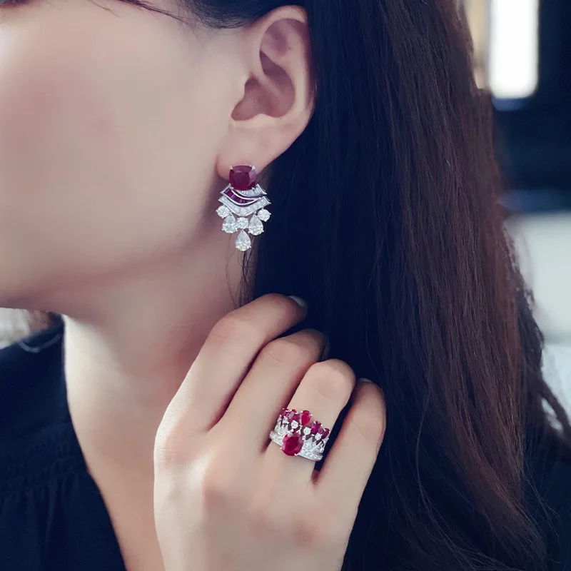 

Комплект из кольца и серёг, из серебра 925 пробы
