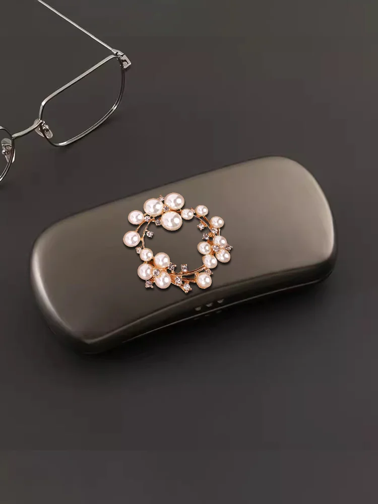 

Contemporary Aluminum Eyewear Cases Light Durable - Golden Age Initial Decor Personalized