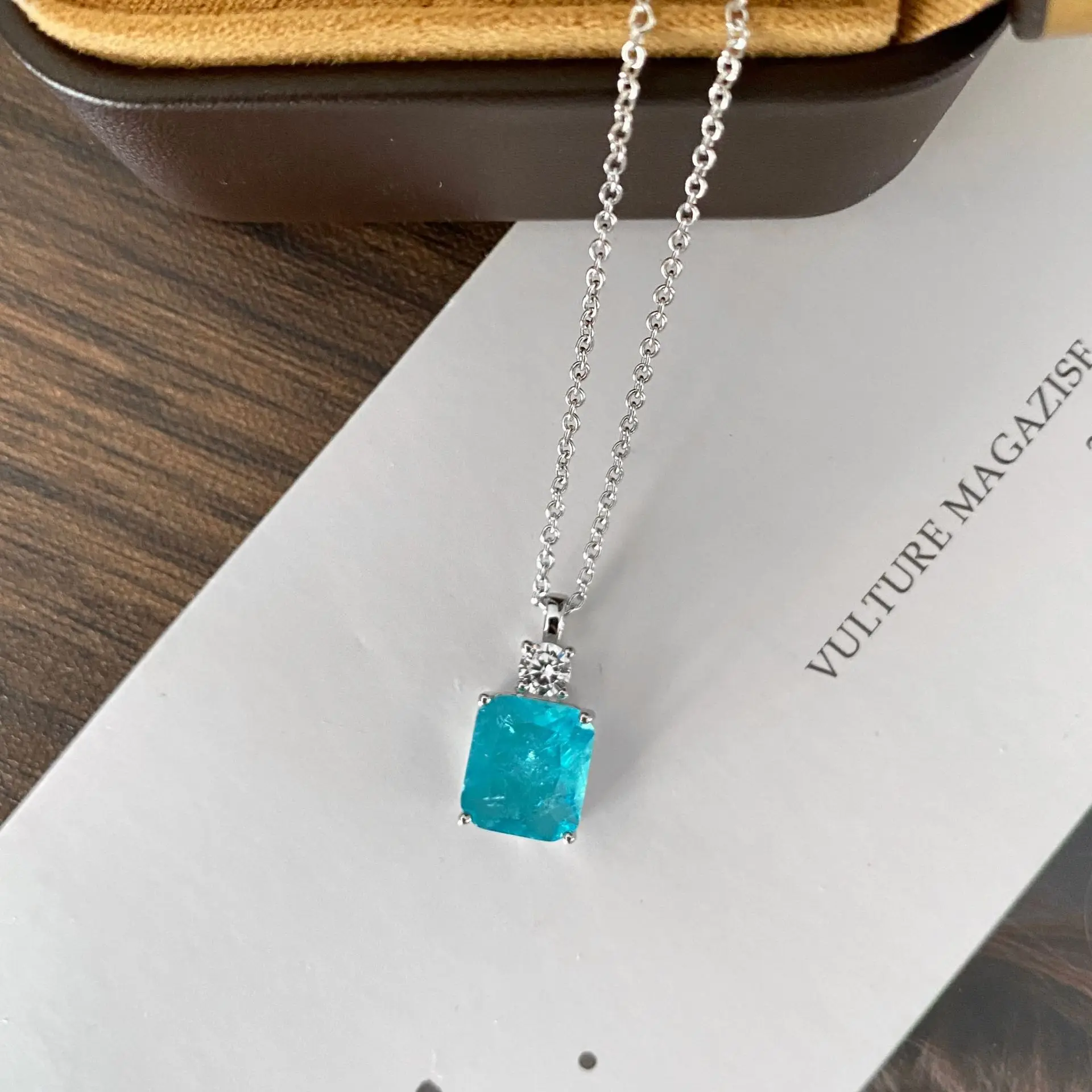 925 Silver Inlaid Simulated Emerald Pendant Chain Vintage Women's Paraiba Necklace Elegant Women's Party Birthday Jewelry Gift