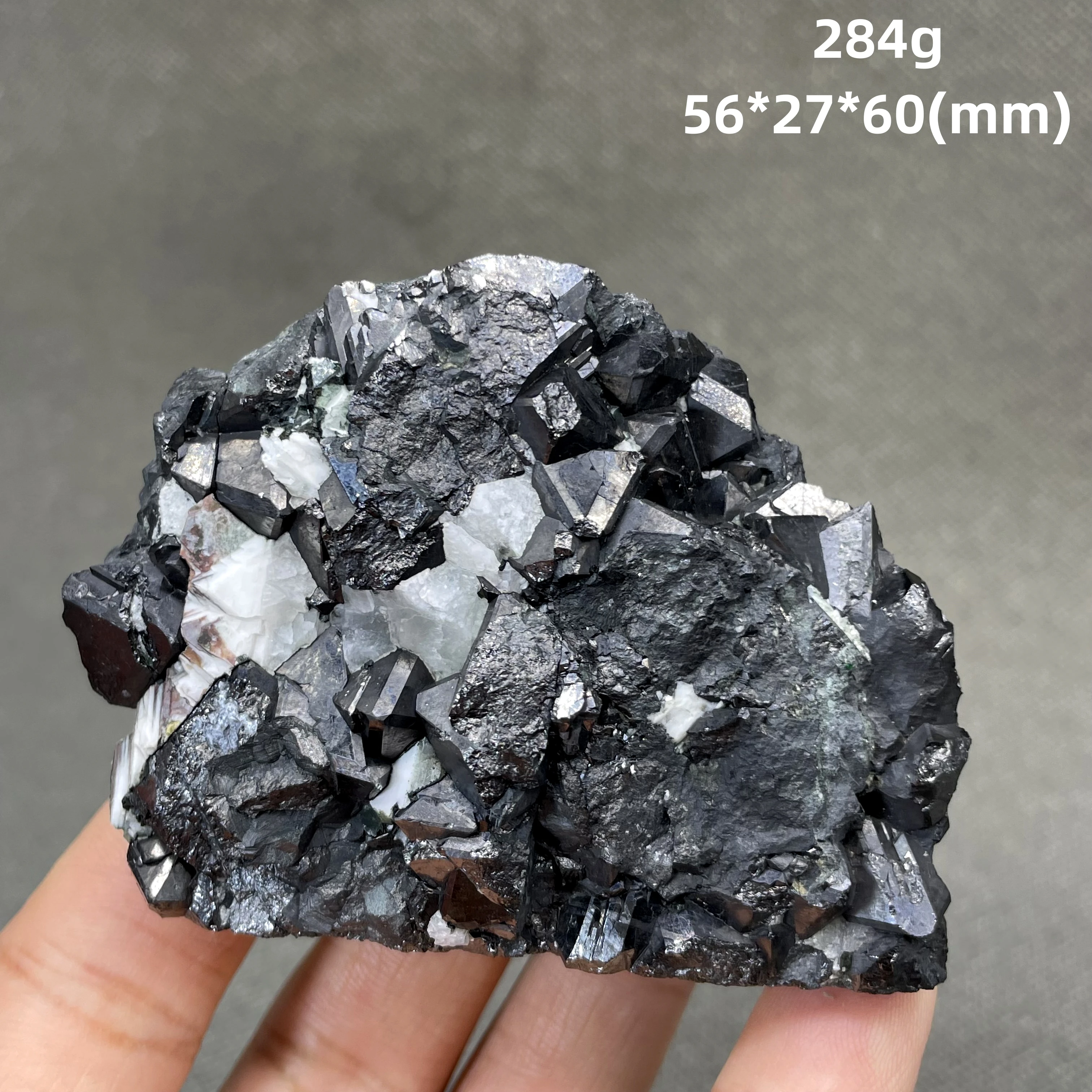 

NEW! 284g Natural Magnetite mineral specimen quartz crystal specimen Stones and crystals