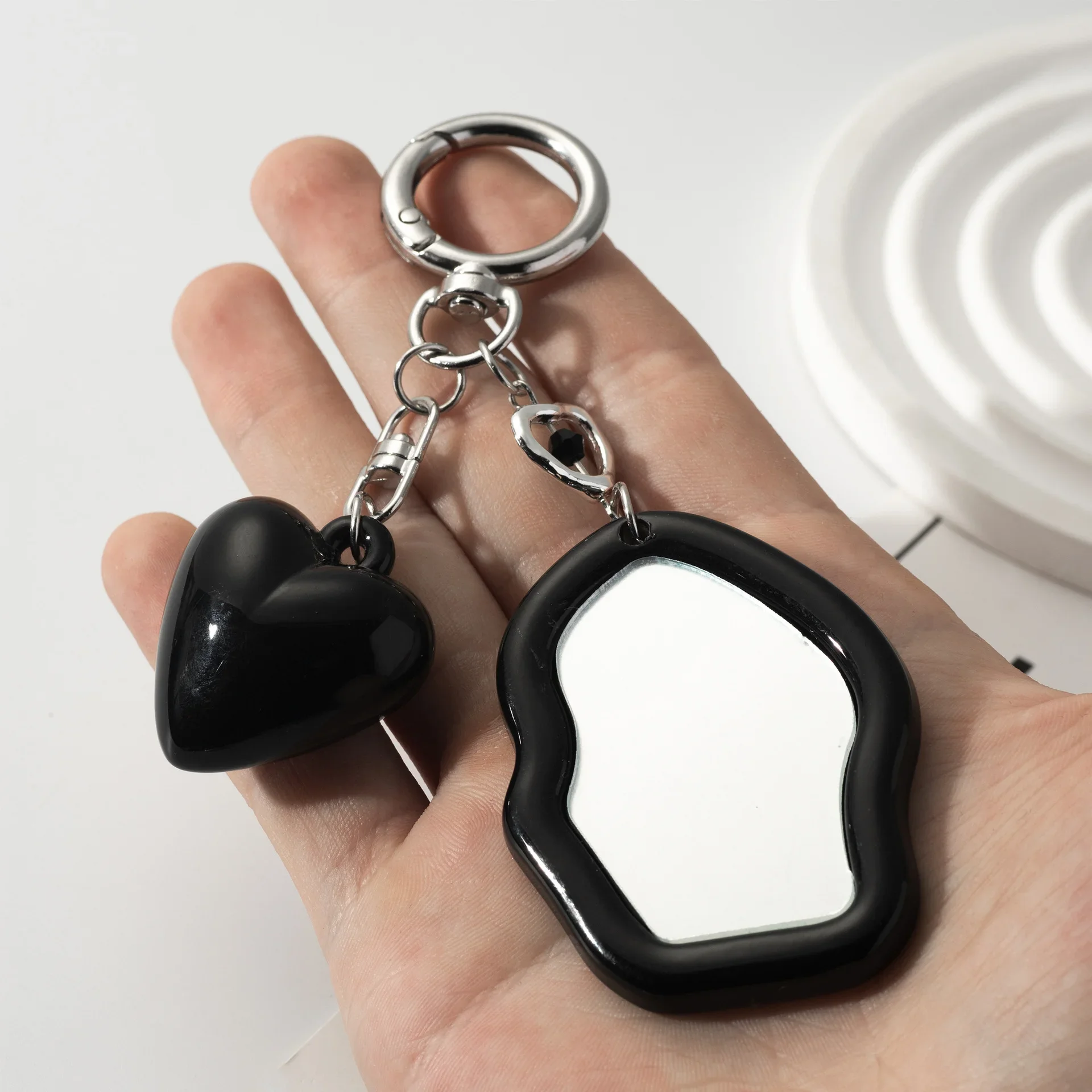 Y2k 미러 키 체인 가방 참 펜던트 휴대용 메이크업 거울 학생 컴팩트 귀여운 미니 포켓 거울 이어폰 카메라 펜던트