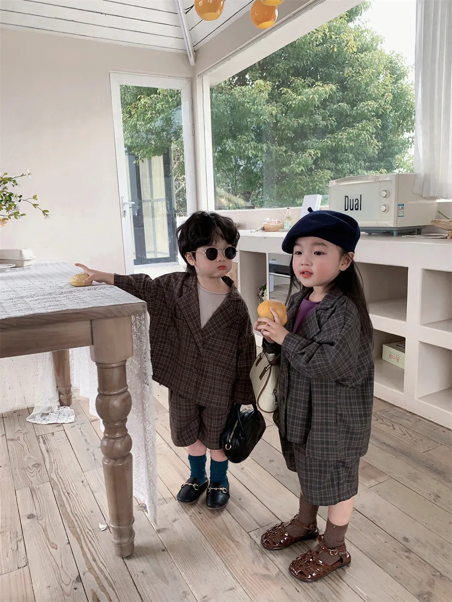 

2023 Children's Autumn New Cotton and Hemp Checkered Suit Coat Men's and Women's Baby Forest Vintage Shorts Two Piece Set