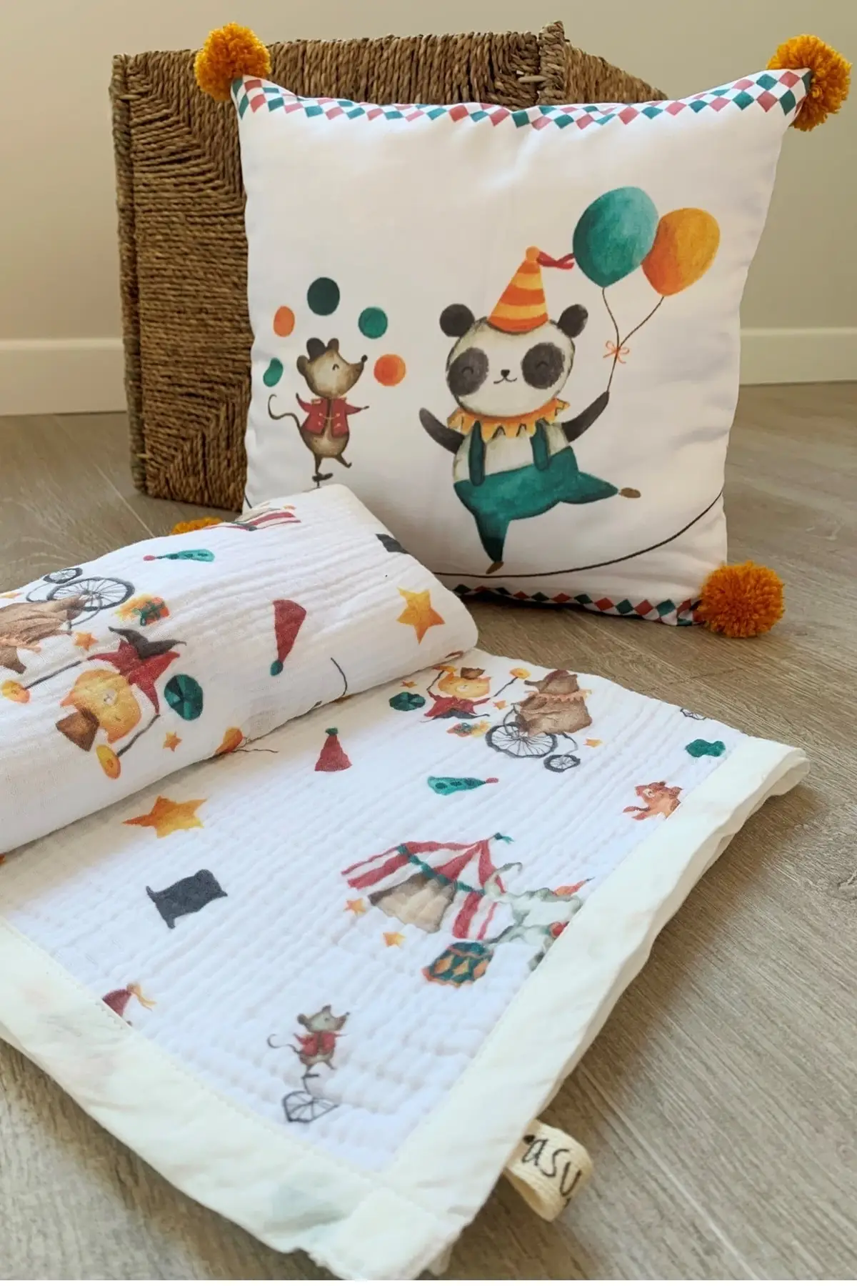 

Circus Organic Cotton Wrinkles & 4 Floor Muslin Blanket Baby Gift Mother Child