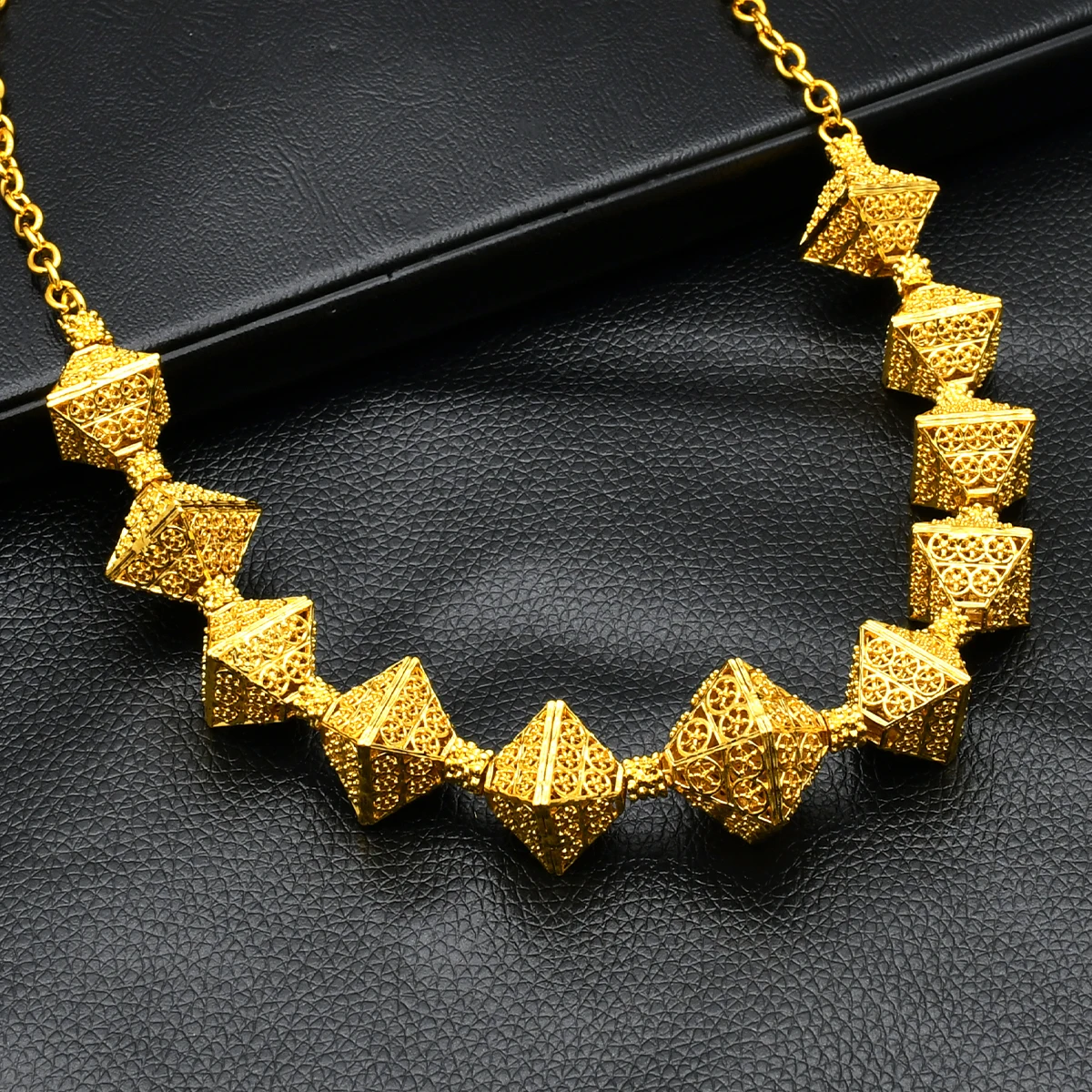 Nigerianischen Perlen Halskette Ohrringe Schmuck Sets Für Frauen Mode 24K Gold Farbe Hochzeit Armbänder Indische Ringe Braut Geschenk – Detail 2