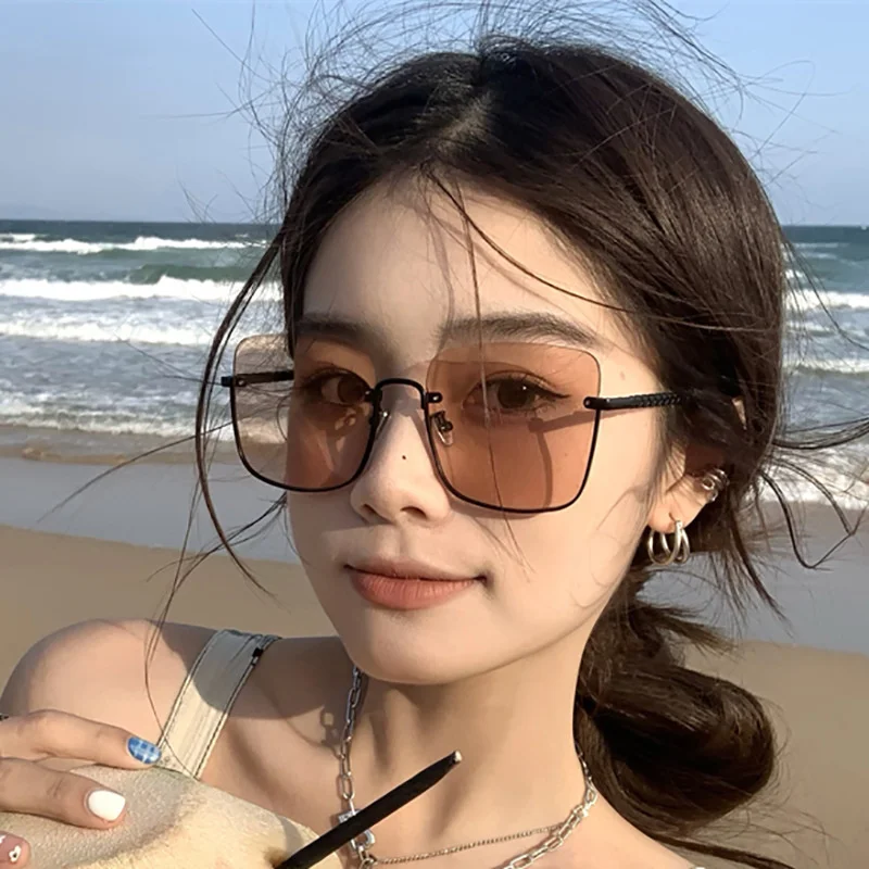 

Fashion new half frame women's glasses fashion simple square Sunglasses net red same black tea sunshade Sunglasses men