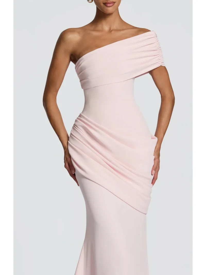 Abito da sera elegante alla francese, stile femminile, con collo obliquo e spalle scoperte, sexy, slim fit, a vita e in tinta unita, di alta qualità. - immagine 5