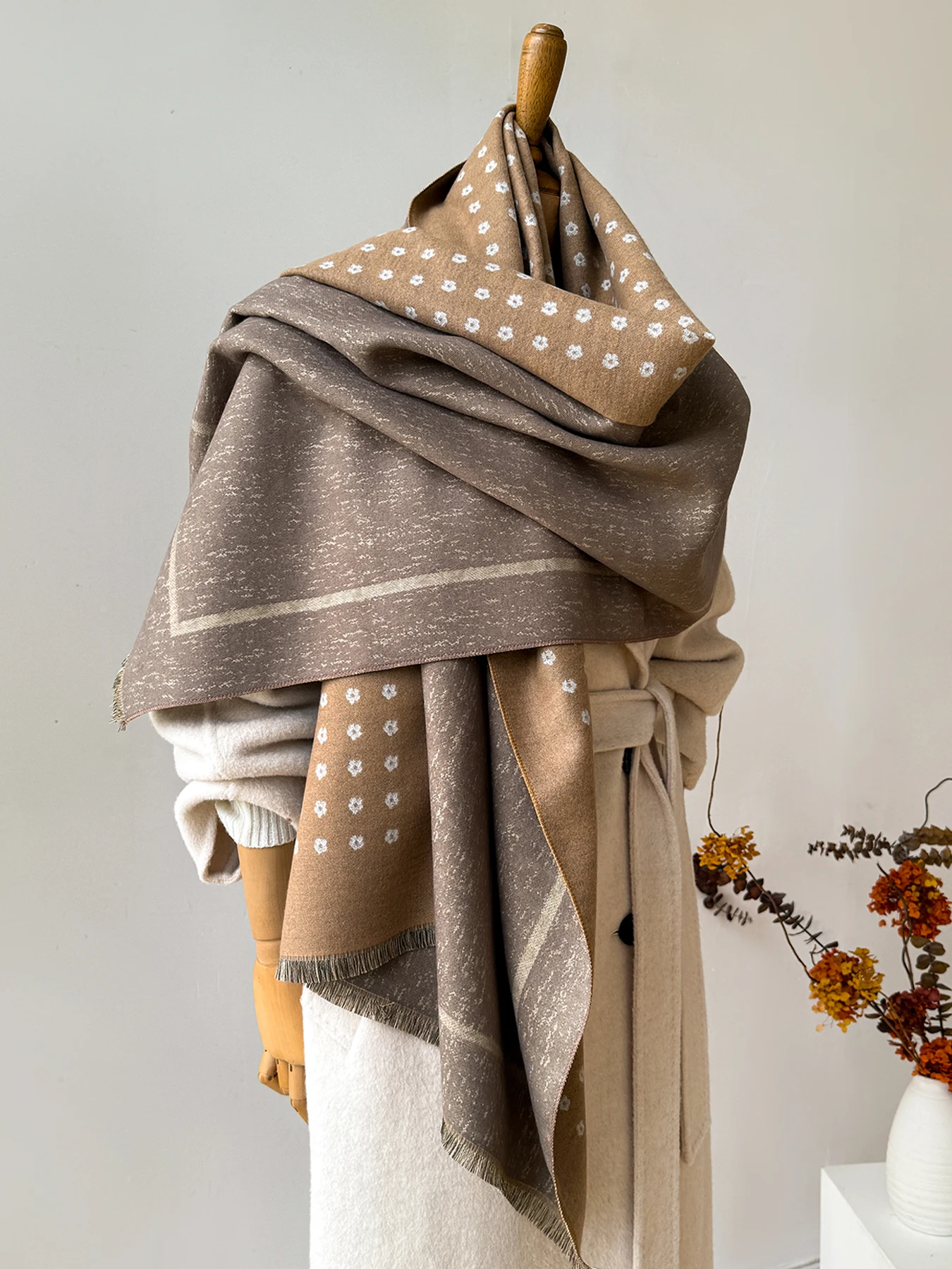 Women's Warm Faux Cashmere Shawl Autumn Winter Floral Pattern Jacquard Scarf Wrap Functional Neck Protection Blanket Style