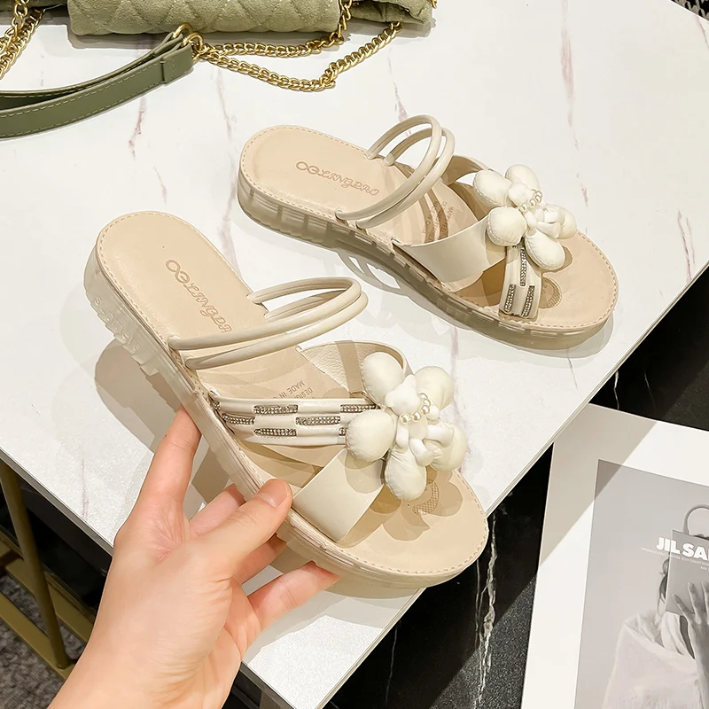 

Flat-bottomed sandals and slippers women's shoes are worn outside in summer. In 2023, the new soft-soled fairy wind fashion vers