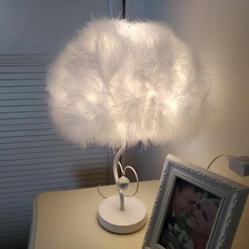 

Bedroom Feather Bedside Desk Lamp Dream Romantic Room Living Room Light Personality Creativity Nordic Crystal Table Lamp