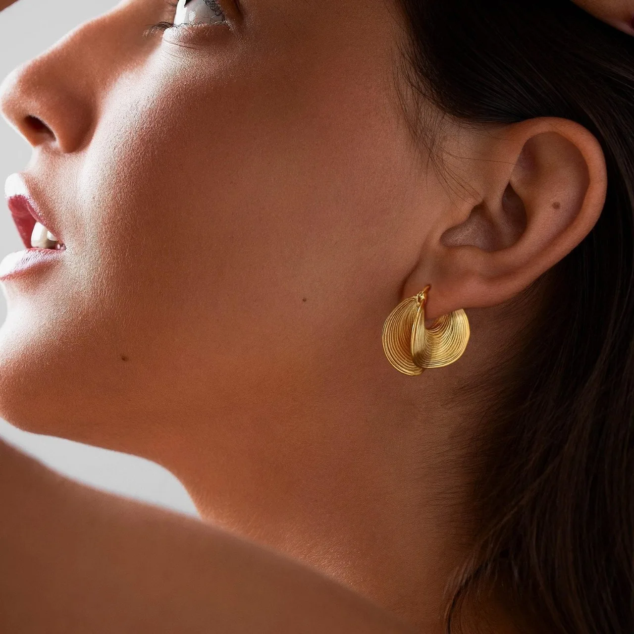 Chunky Geometric Hammered Ear Buckle Earrings Ribbed Irregular Huggie Hoop Earring Female Statement Retro Jewelry Dropshipping