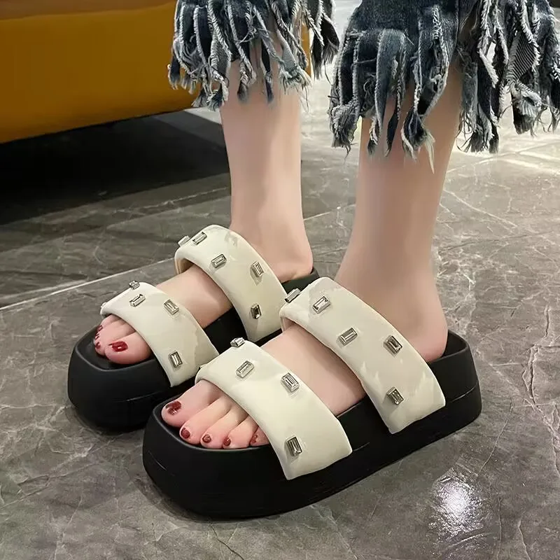 

Summer Fashion Women's Slippers High Quality Comfortable Lightweight Thick Sole Outdoor Personality Foot Massage Beach Sandals