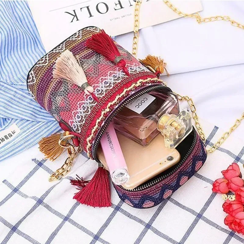 

New Fashion Ethnic Style Tassel Women's Shoulder Bags Chain Statement Crossbody Bucket Bag Bohemian Popular Storage Organizer