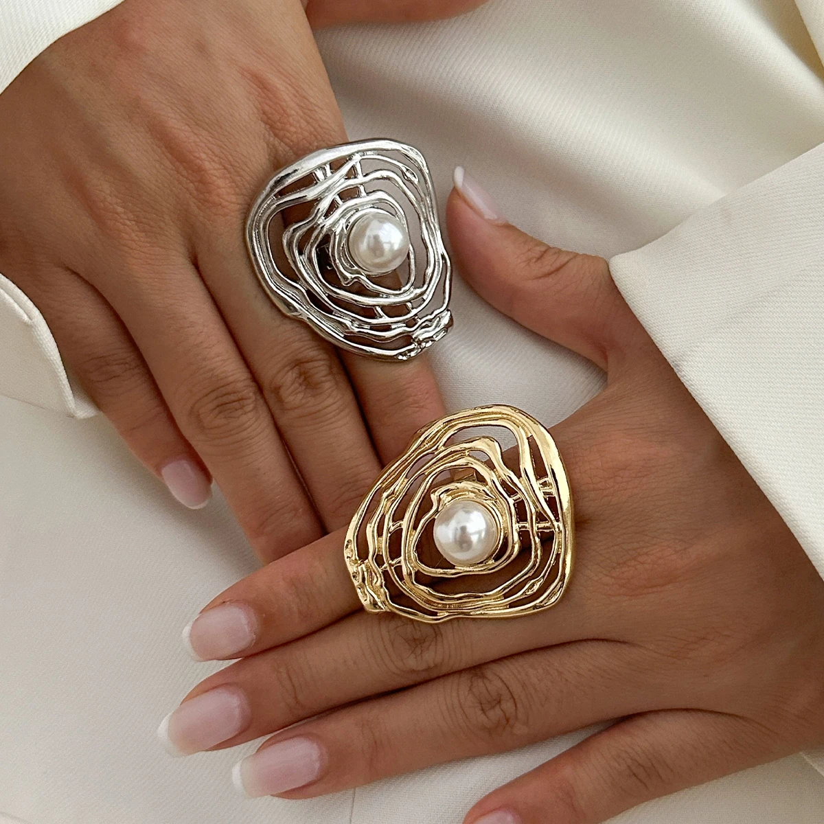 Ingemark Creative Hollow Wrapped Inlaid Imitation Pearls Rings Women Fashion Statement Vintage Geometric Couple Ring Wed Jewelry