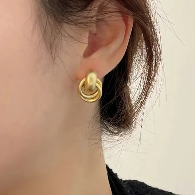 

SAMEME Golden Circle Piercing Earrings INS Metallic Alloy Earrings Non Fading Women's Fashion Jewelry Gift