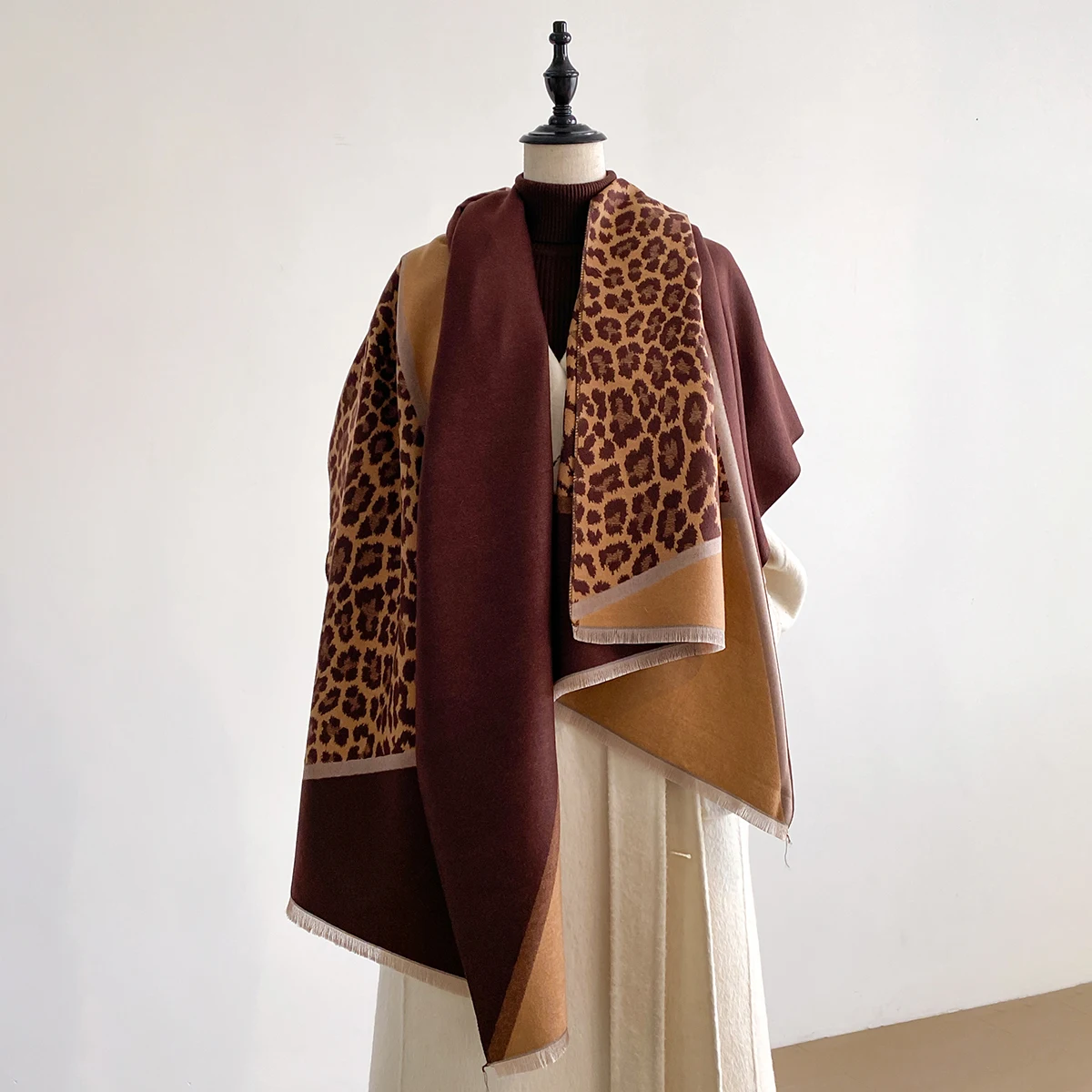 2025 New Elegance Two-Sided Leopard Print Scarf Warm Fringe Pashmina Shawl Autumn and Winter Outdoor Coldproof Windproof Blanket