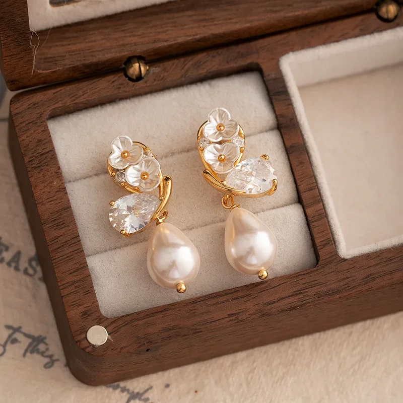 

Light luxury fashion vintage zircon flower imitation pearl earrings for women