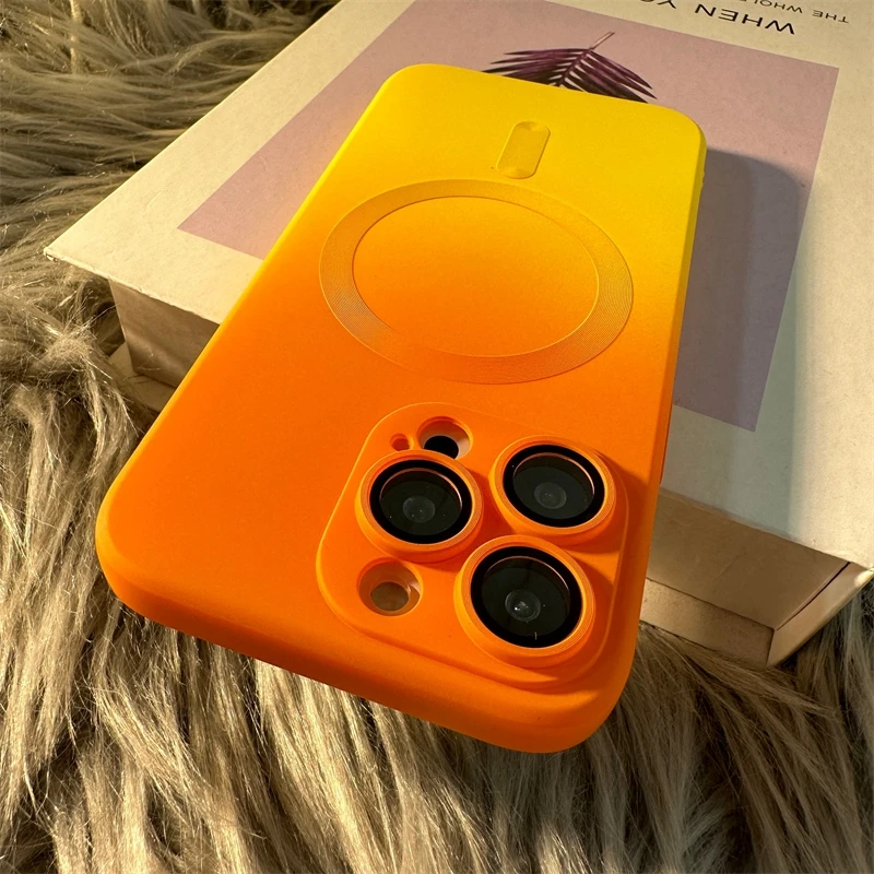 thumbnail image 1 of Funda de silicona con gradiente de lujo para MagSafe, multicolor, a prueba de golpes, para IPhone 15, 14 Plus, 15, 14, 13 Pro Max, funda de carga inalámbrica, 1 of 5