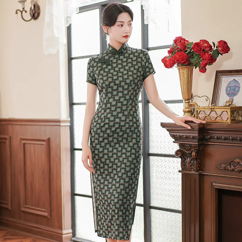 

Elegant Lady Cheongsam Sexy Slim Split Long Qipao Vintage Traditional Chinese Floral Women Dress Big Size 5XL Satin Vestidos