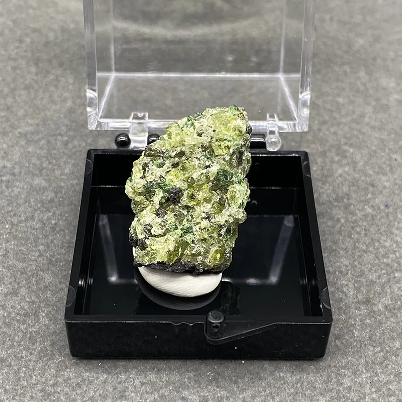 100%  Natural peridot Mineral Specimens Stones and Crystals Healing Crystal   +Box size:35*35*35 mm