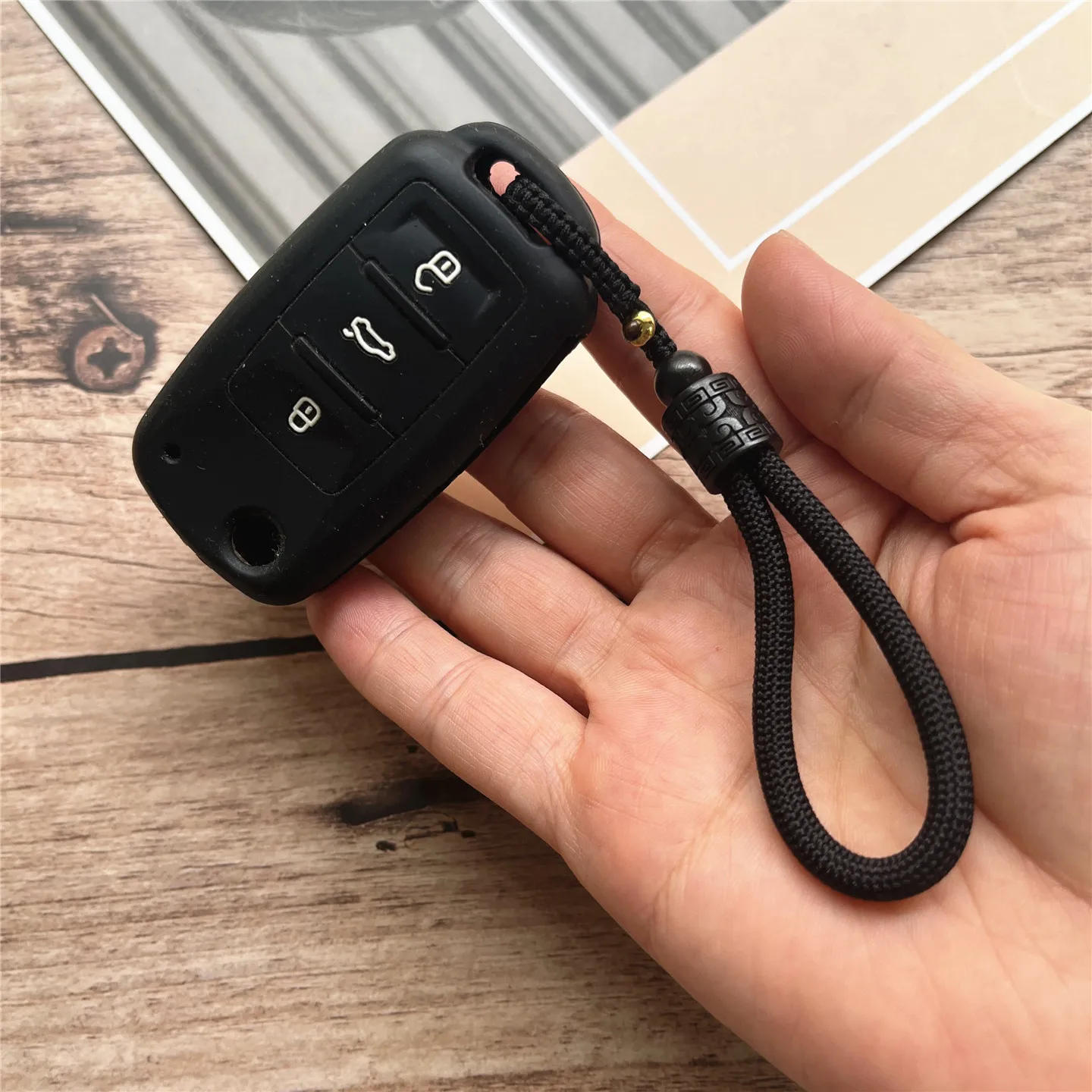Handmade Retro Keychain with Removable Anti-Lost Features