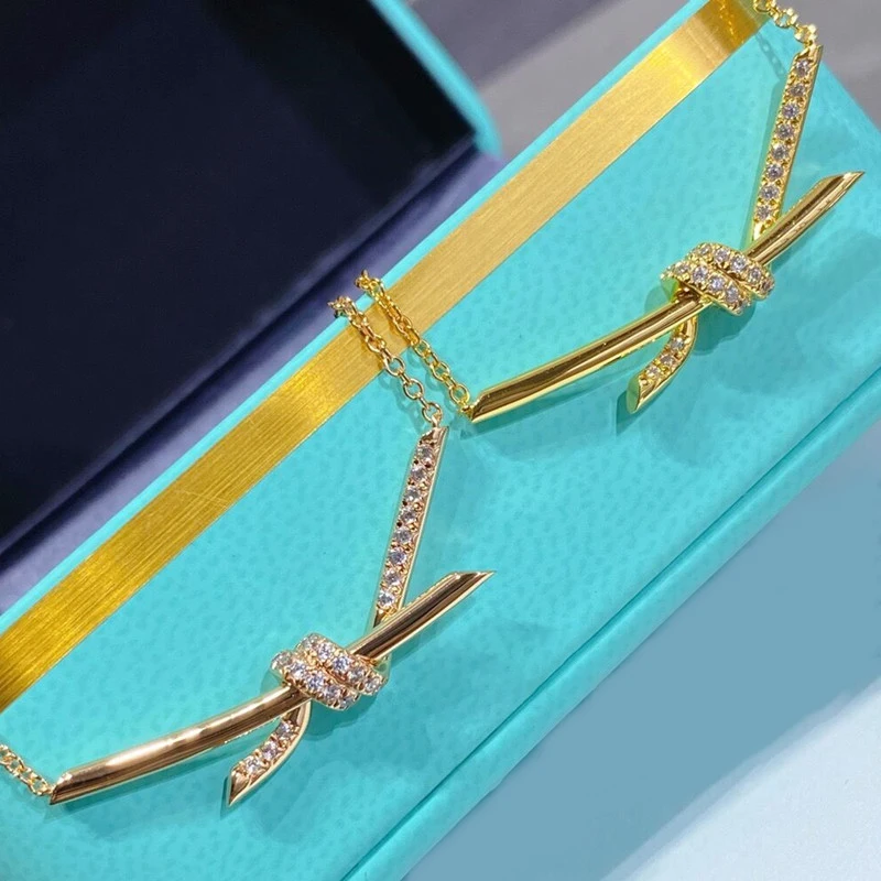 

2023 New Rose Gold Rope Knot Pendant Women's Necklace Charm Fashion Light Luxury Brand Exquisite Jewelry Birthday Gift