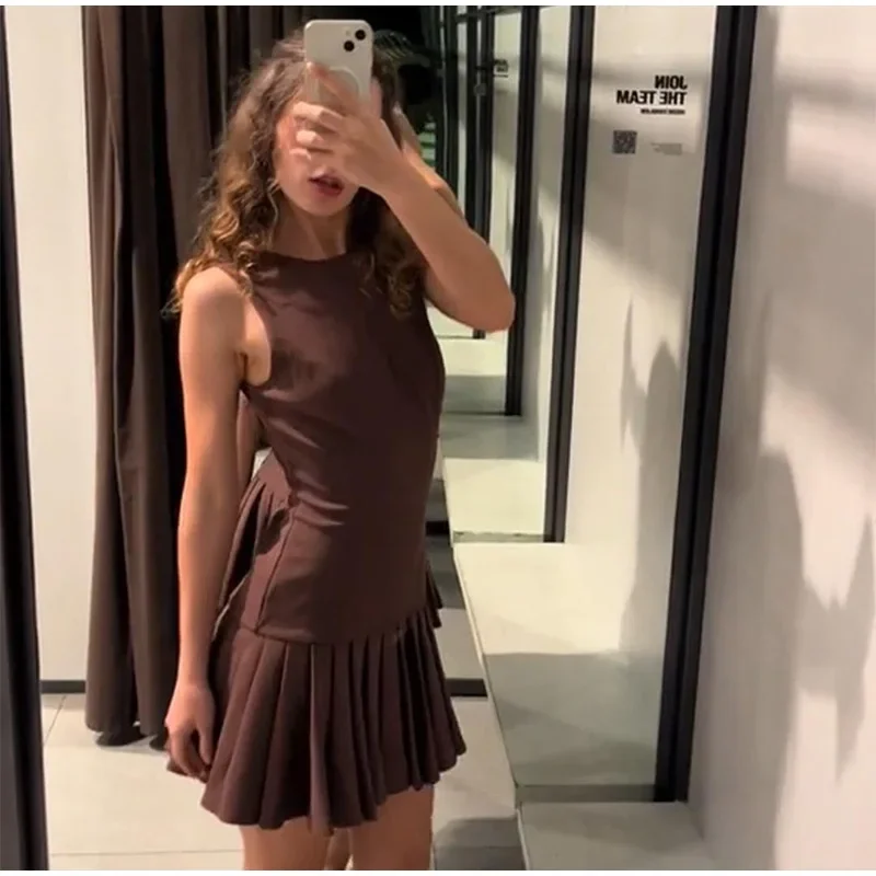 Elegant Pleated Mini Dress Women Brown O-Neck Sleeveless A Line High Waist Party Dresses Fashion Casual New Zipper Robes