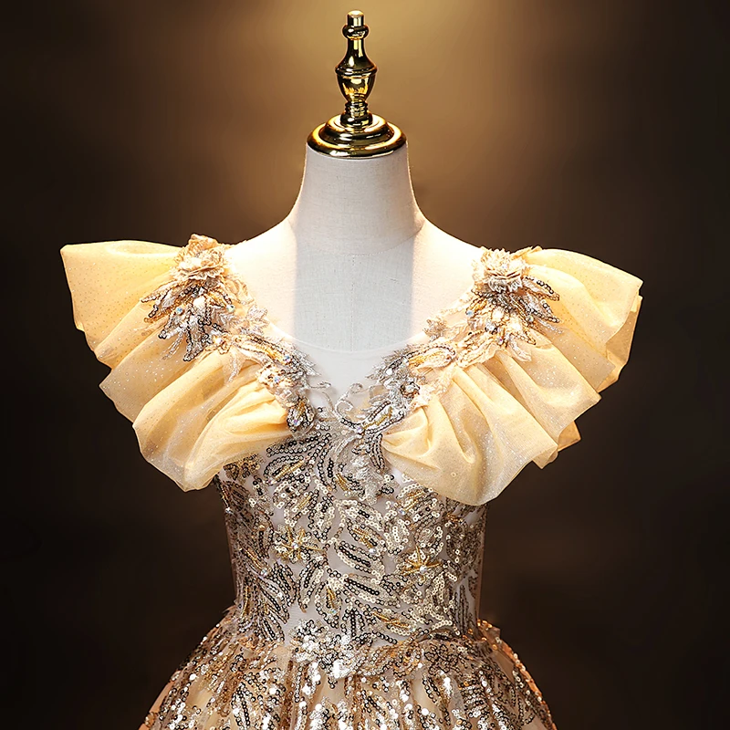 Рисунок 2 - Вечернее платье с V-образным вырезом