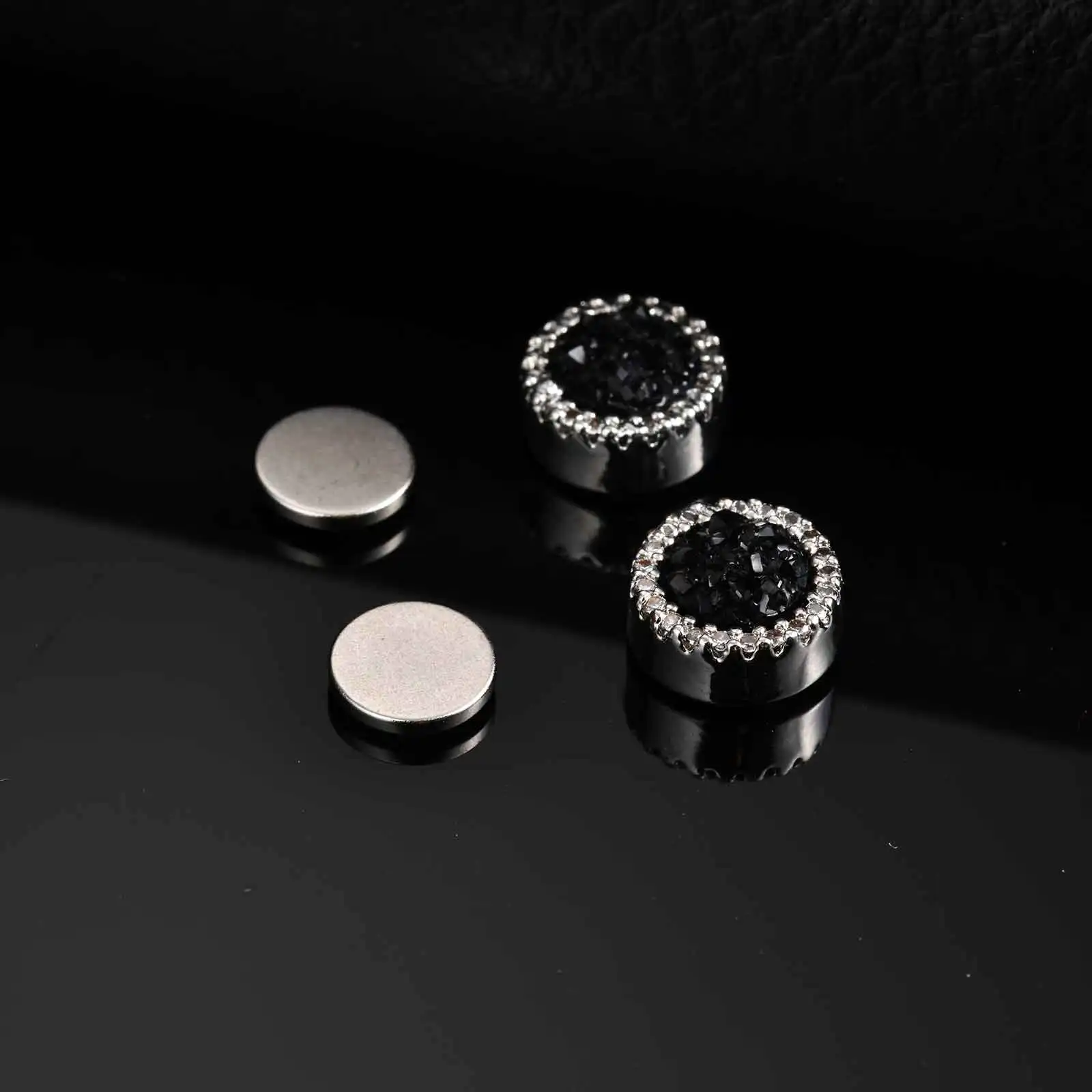 Modischer, glänzender Zirkon-Magnet-Ohrclip, kleiner Ohrclip für Männer und Frauen, nicht durchdringende Ohrclips, hochwertiger hypoallergener Schmuck – Detail 7