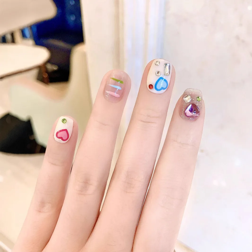 10pcs 수제 반짝이 거짓 손톱 3D 라인 석 디자인과 짧은 사각형 거짓 손톱 파티 댄스 착용을위한 럭셔리 네일 아트 세트