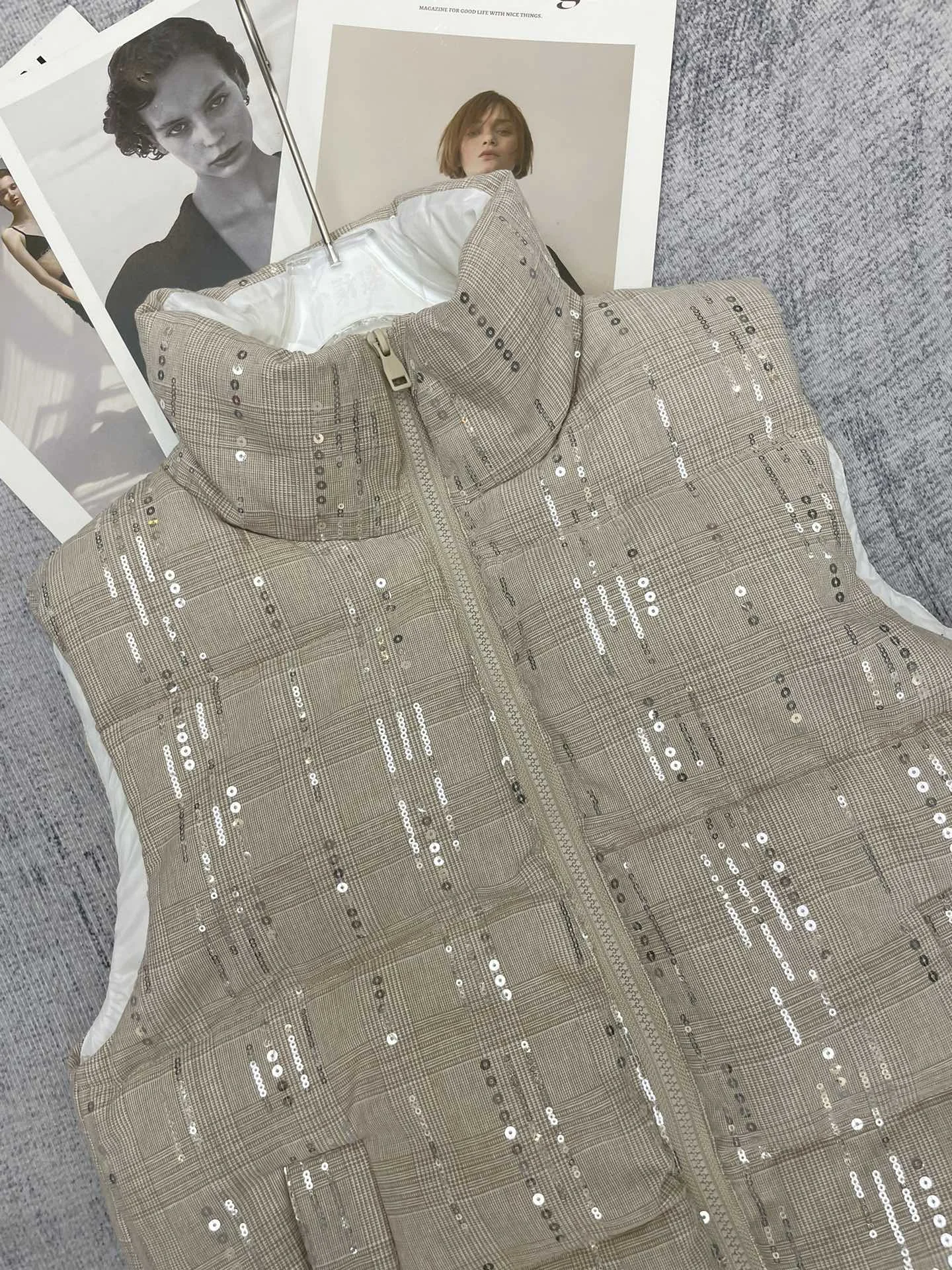 Duck Down Jacket for Women, Simple and Elegant, Versatile Down Vest, Versatile, Color Matching, Fashionable and Warm, New Style