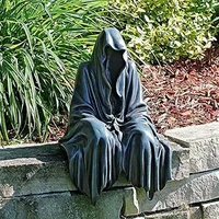 Vêtements noirs, ornement de maître mystérieux, robe noire d'horreur, marcheur de nuit gothique assis, ornement artisanal en résine, décoration de bureau 2